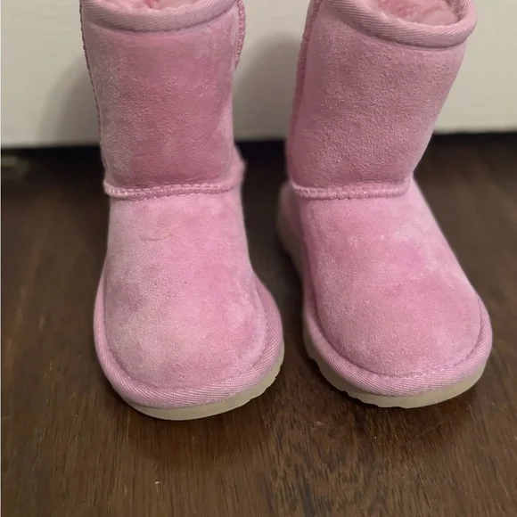 Kids UGG boots - Picture 3 of 3